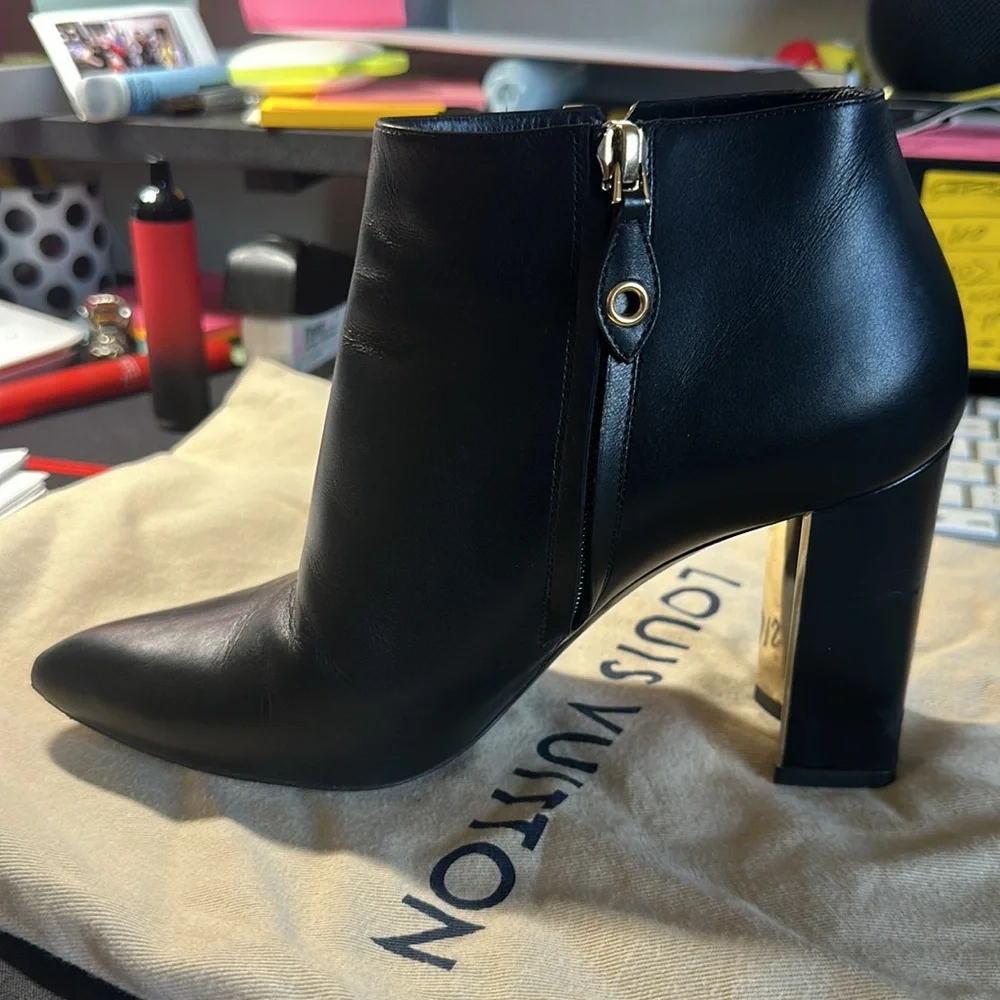 Size 38 - Picture 3 of 4